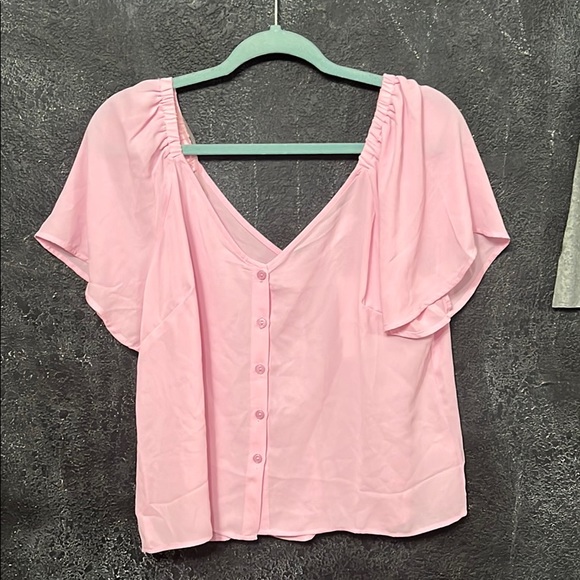 Tops - NWT Pink Top